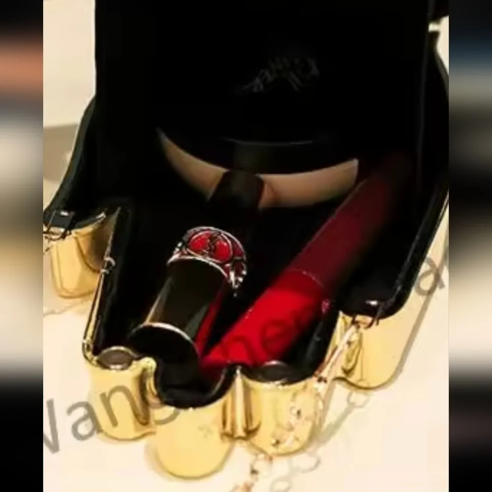 Hand Shaped Chain Crossbody Bag - Picture 9 of 9